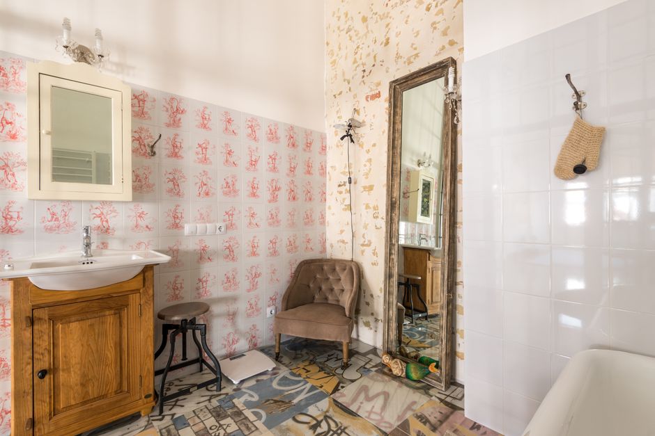 Salle de bain minimaliste : les essentiels qui suffisent